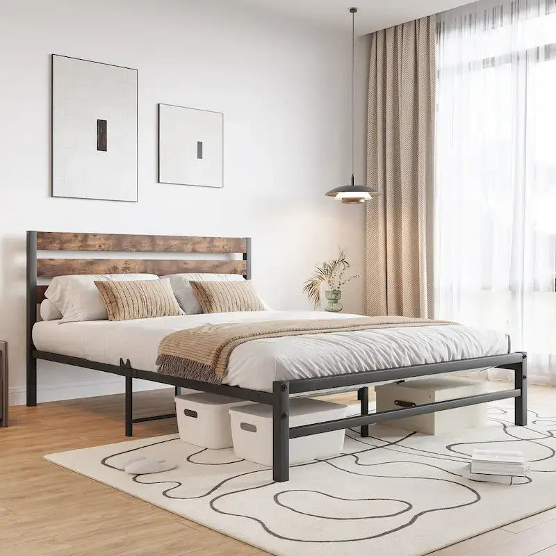 Struttura letto matrimoniale Queen in marrone/nero con testiera e pediera in legno, 1 persona