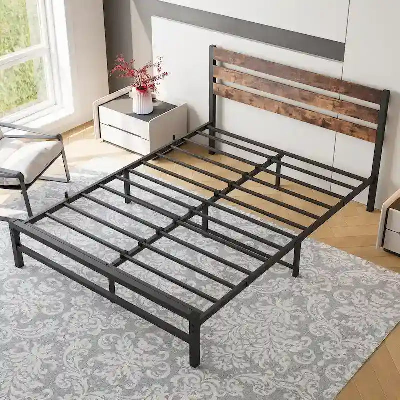 Struttura letto matrimoniale Queen in marrone/nero con testiera e pediera in legno, 1 persona